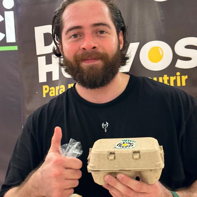 @presidenteplaza inauguró clases de baile los jueves a las 6:00 p.m. un espacio más para que muevas tu cuerpo y por supuesto lo nutras con la mejor proteína 🤩✨🍳
Nos encanta acompañarte en tus rutinas de ejercicios, porque sabemos que tus músculos merecen recuperarse con huevos 🤩🤌🏼
Agenda tus clases, todos los jueves a las 6:00 p.m. en @presidenteplaza